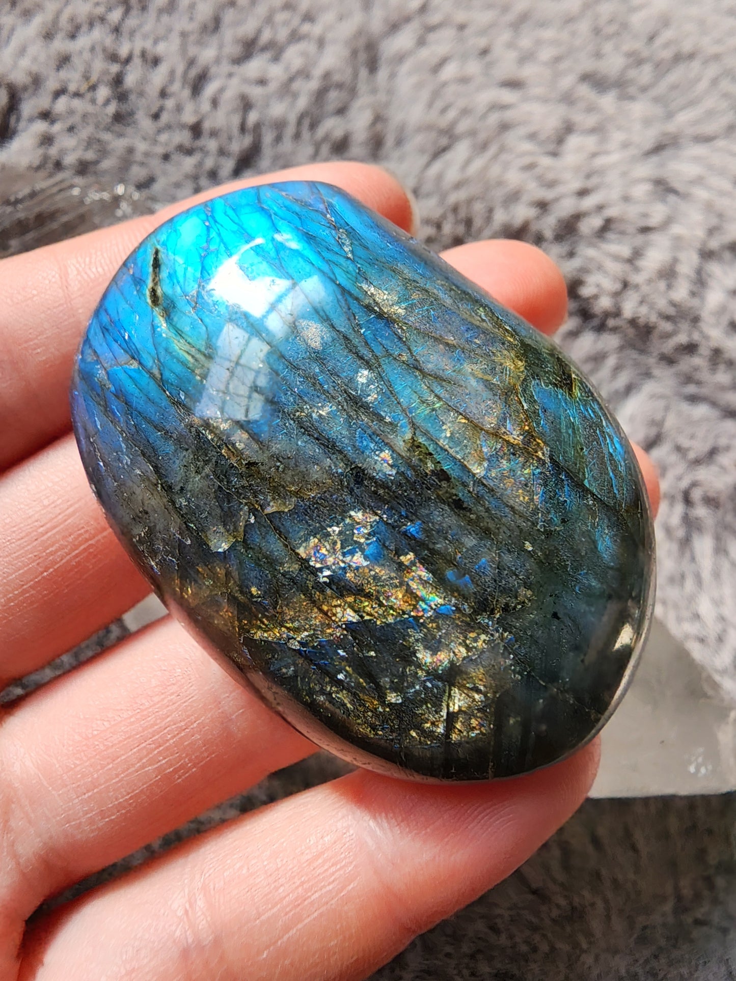 Labradorite Palmstone