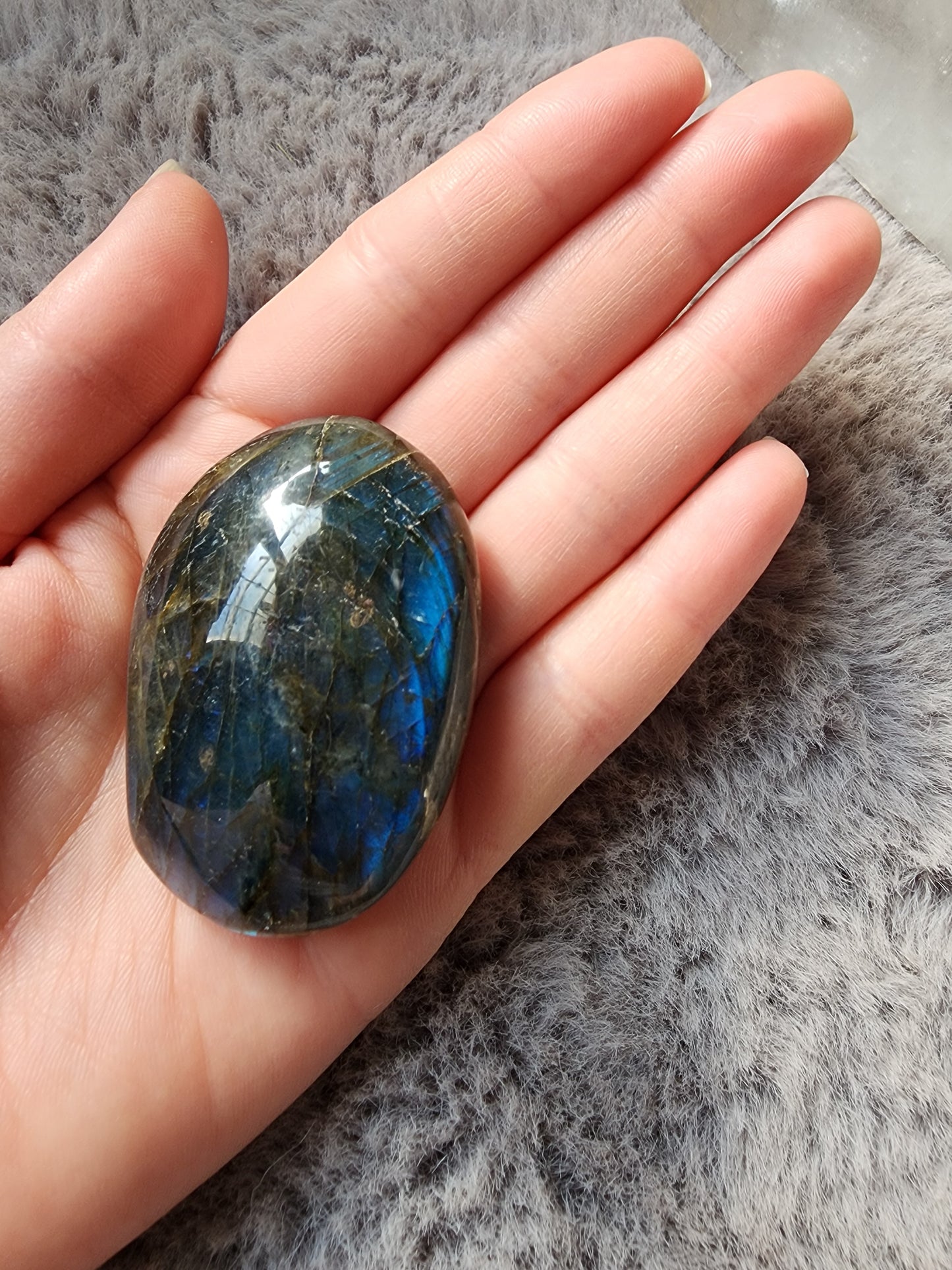 Labradorite Palmstone