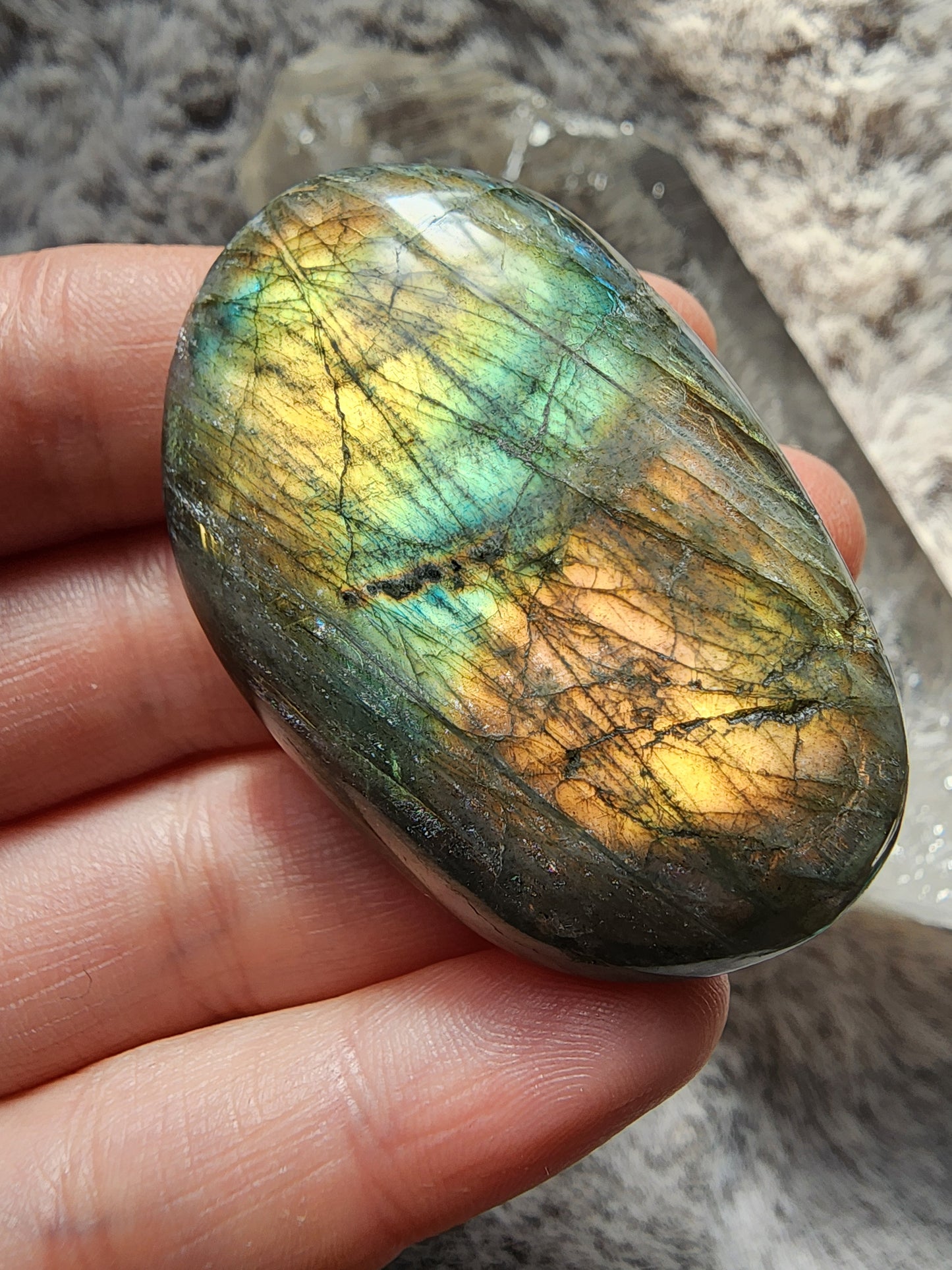 Labradorite Palmstone