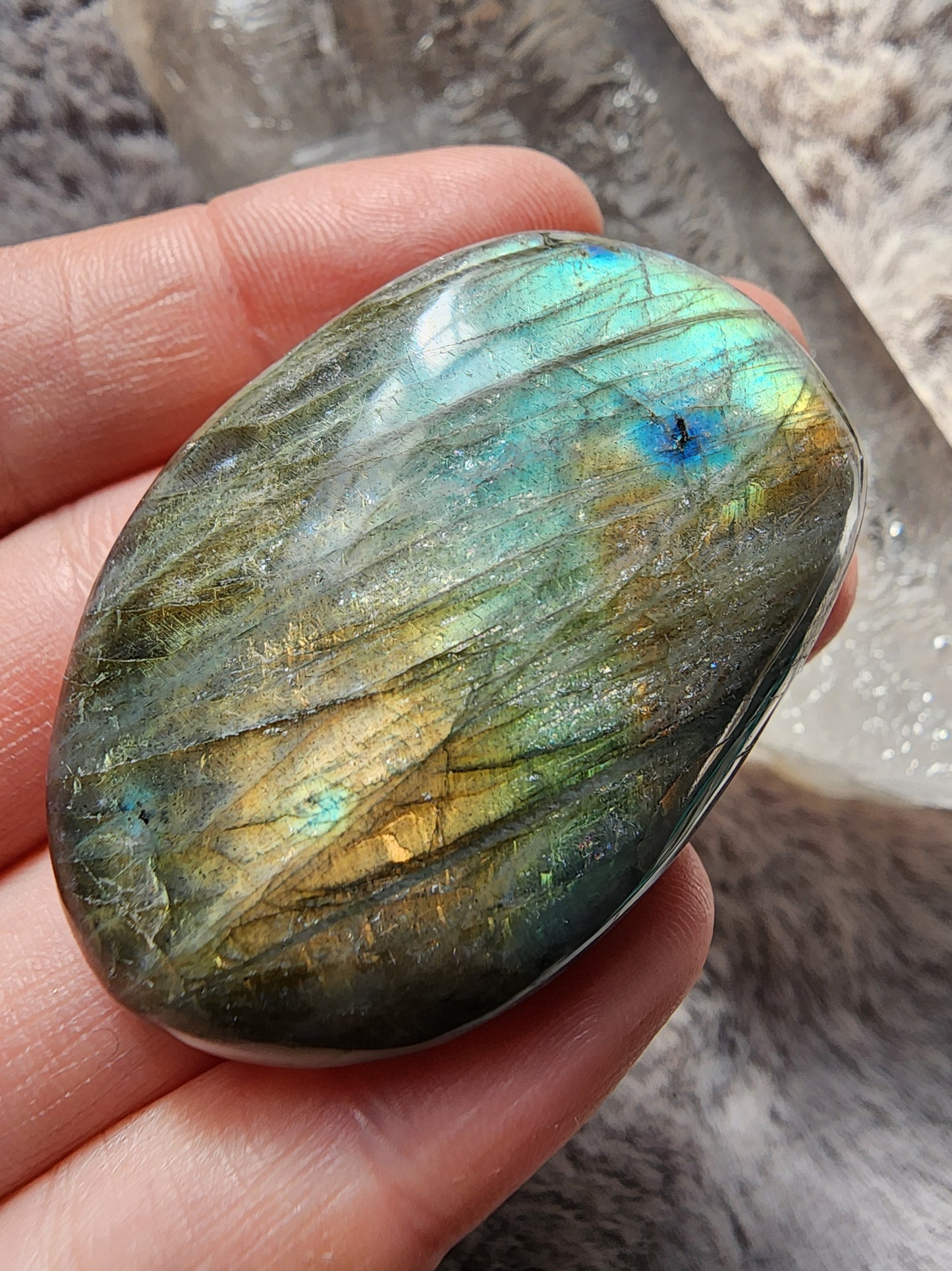 Labradorite Palmstone