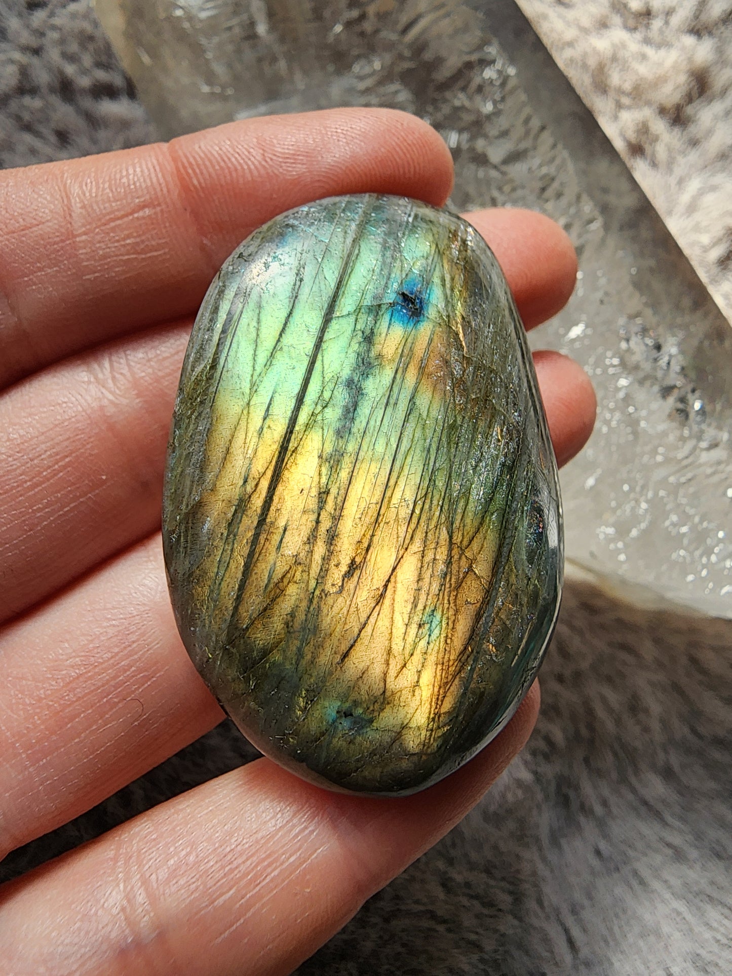 Labradorite Palmstone