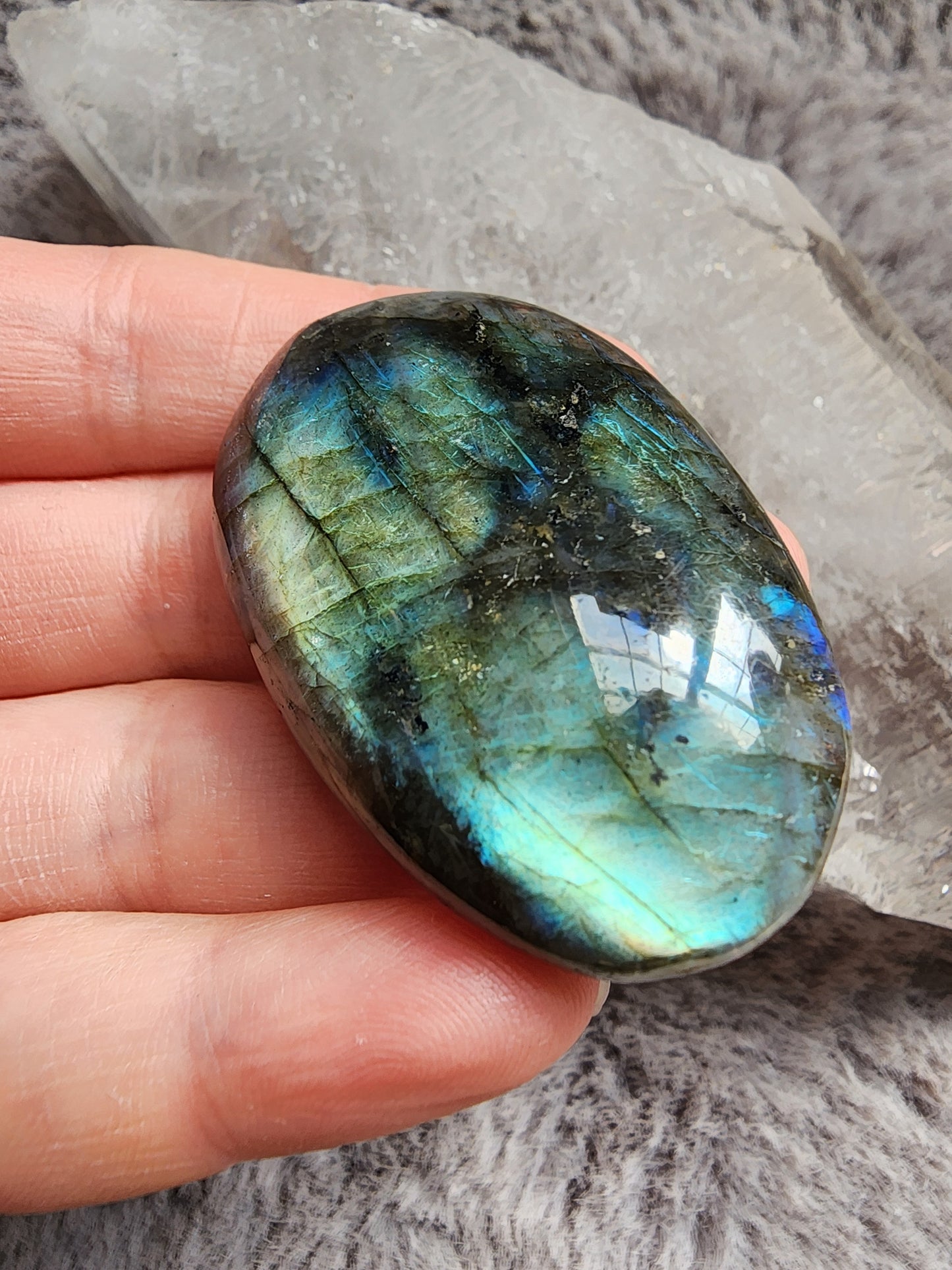 Labradorite Palmstone