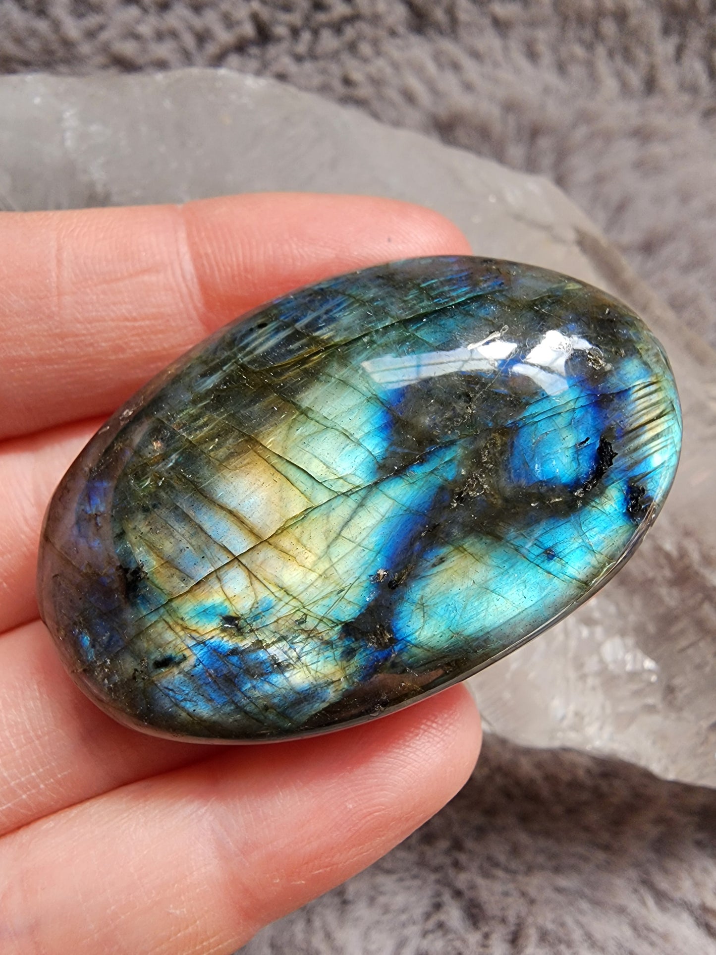Labradorite Palmstone