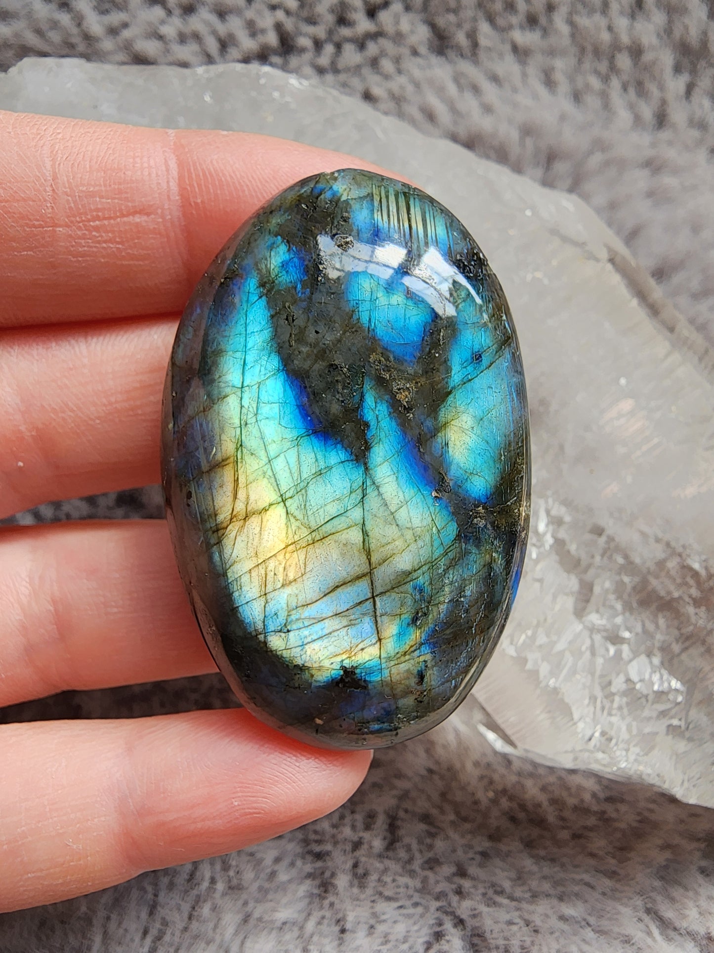 Labradorite Palmstone
