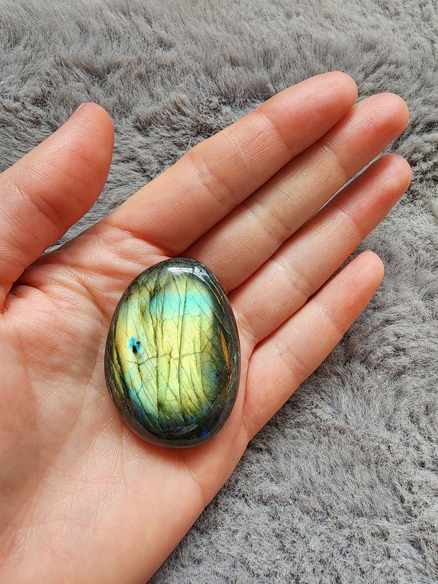 Labradorite Palmstone