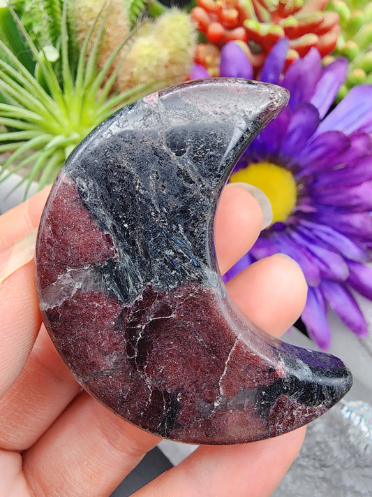 Arfvedsonite Garnet Moon