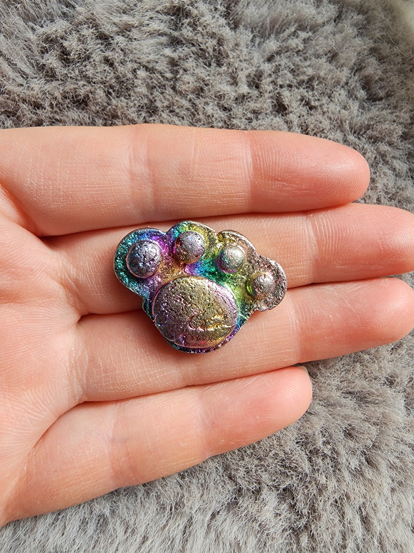 Bismuth Pawprint