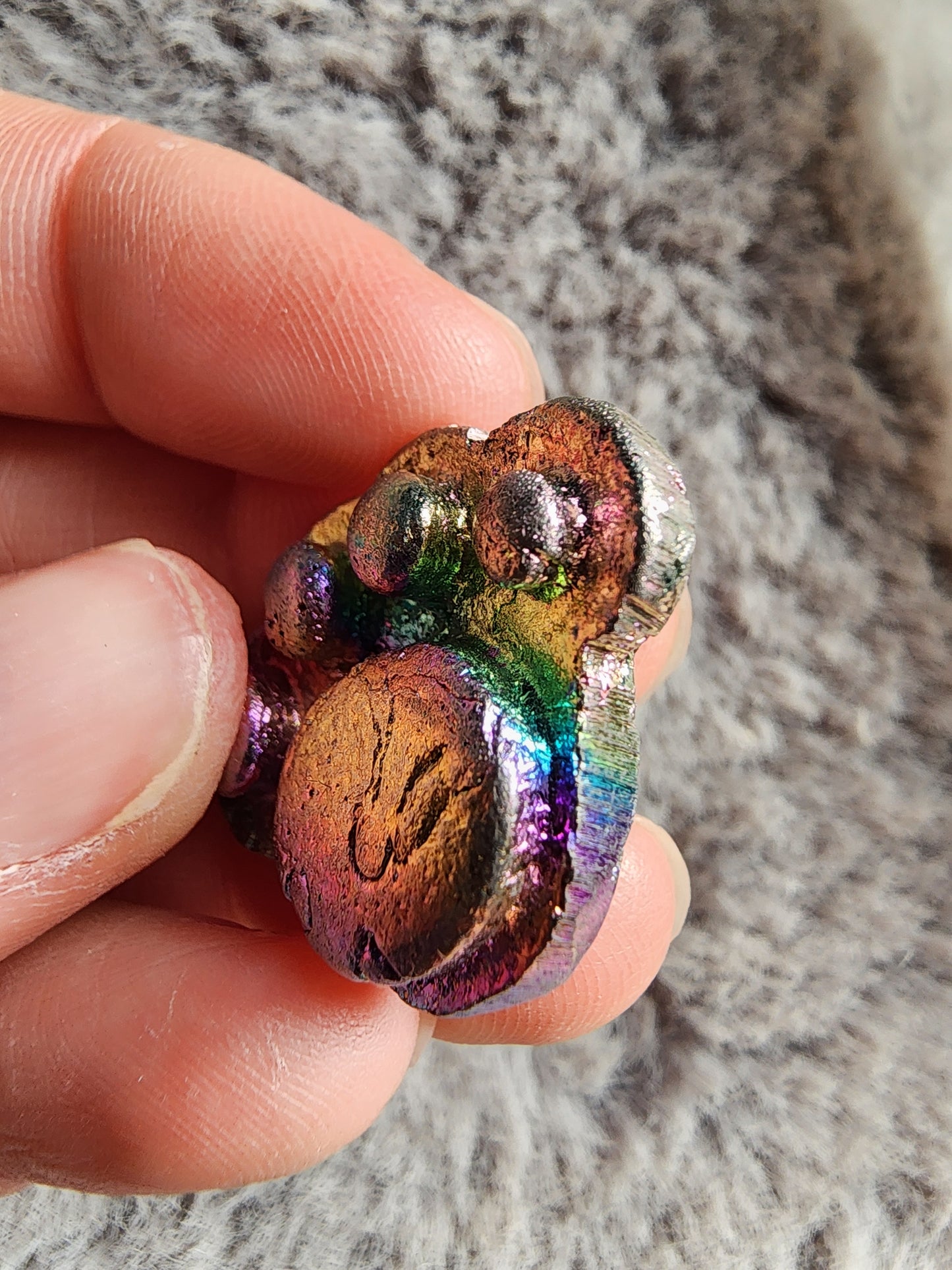 Bismuth Pawprint