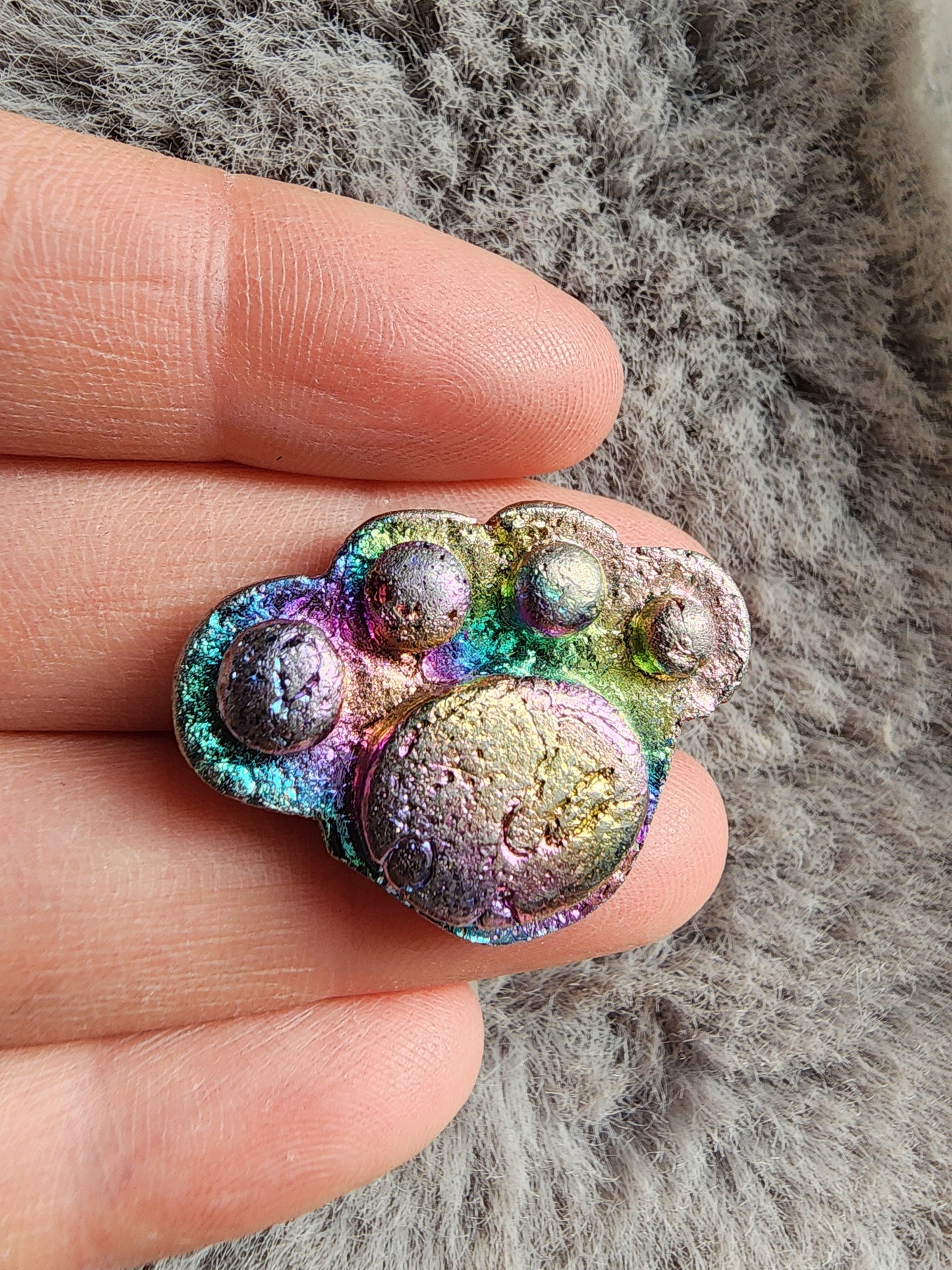 Bismuth Pawprint