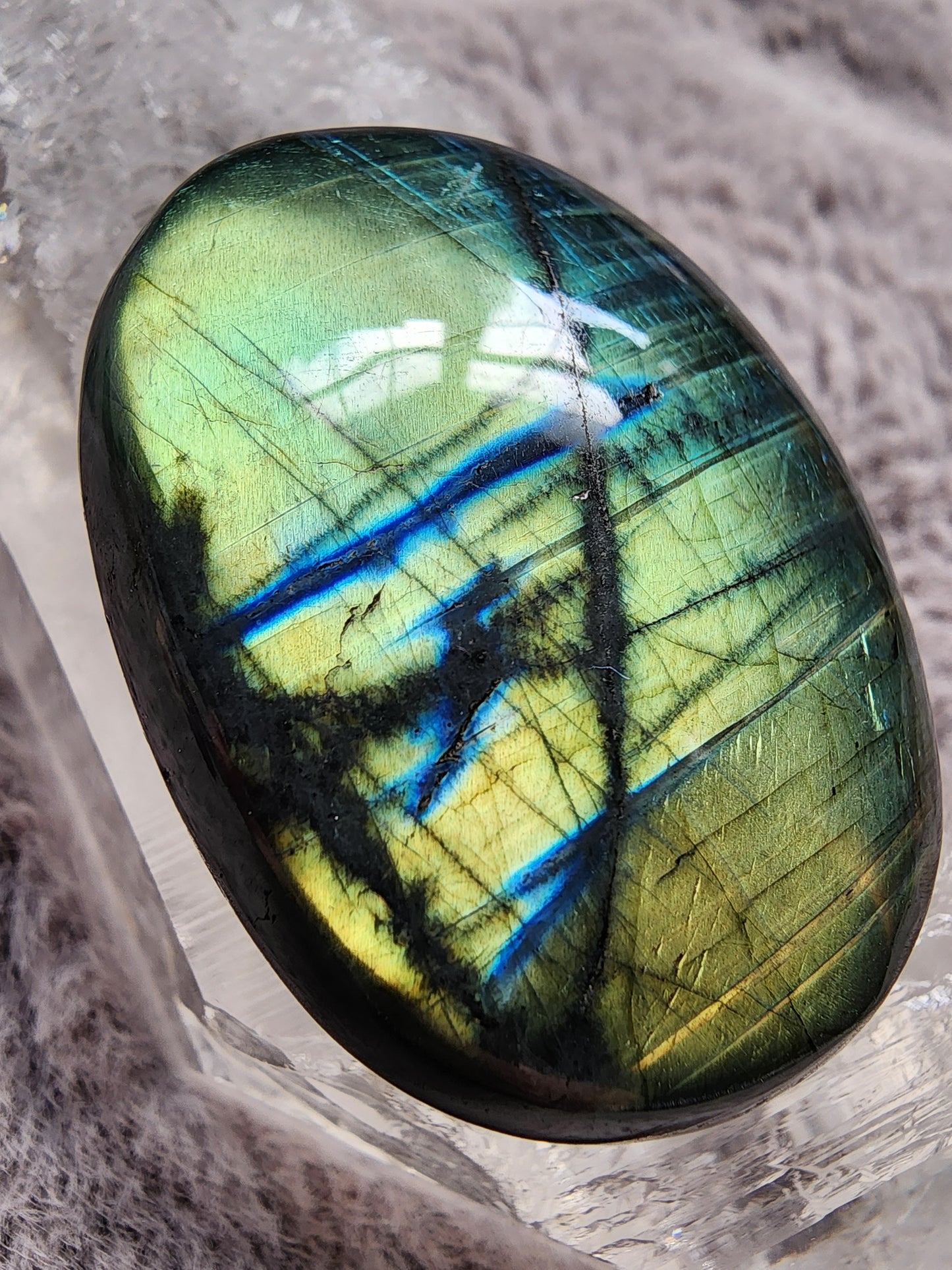 Labradorite Palmstone