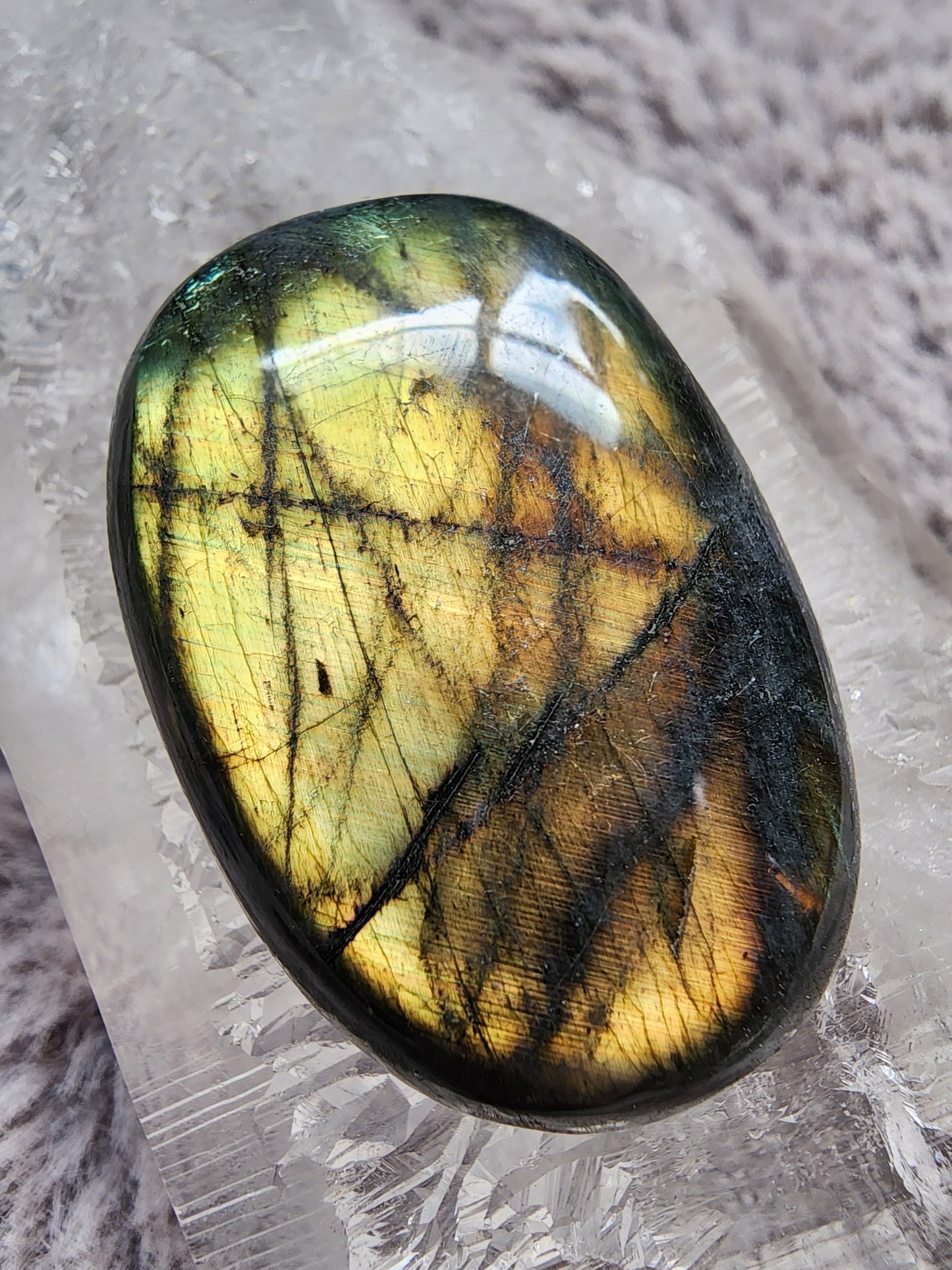 Labradorite Palmstone