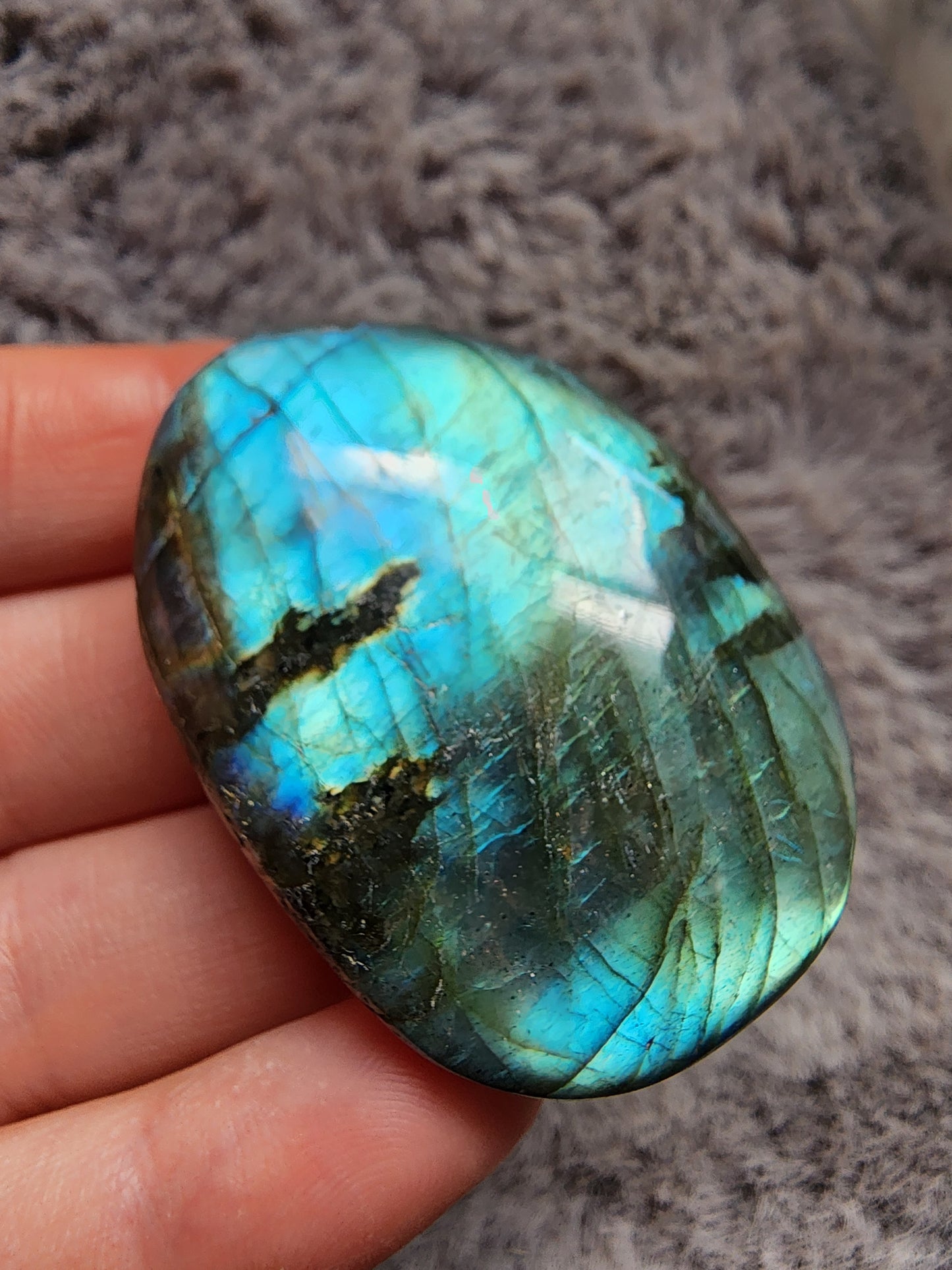 Labradorite Palmstone