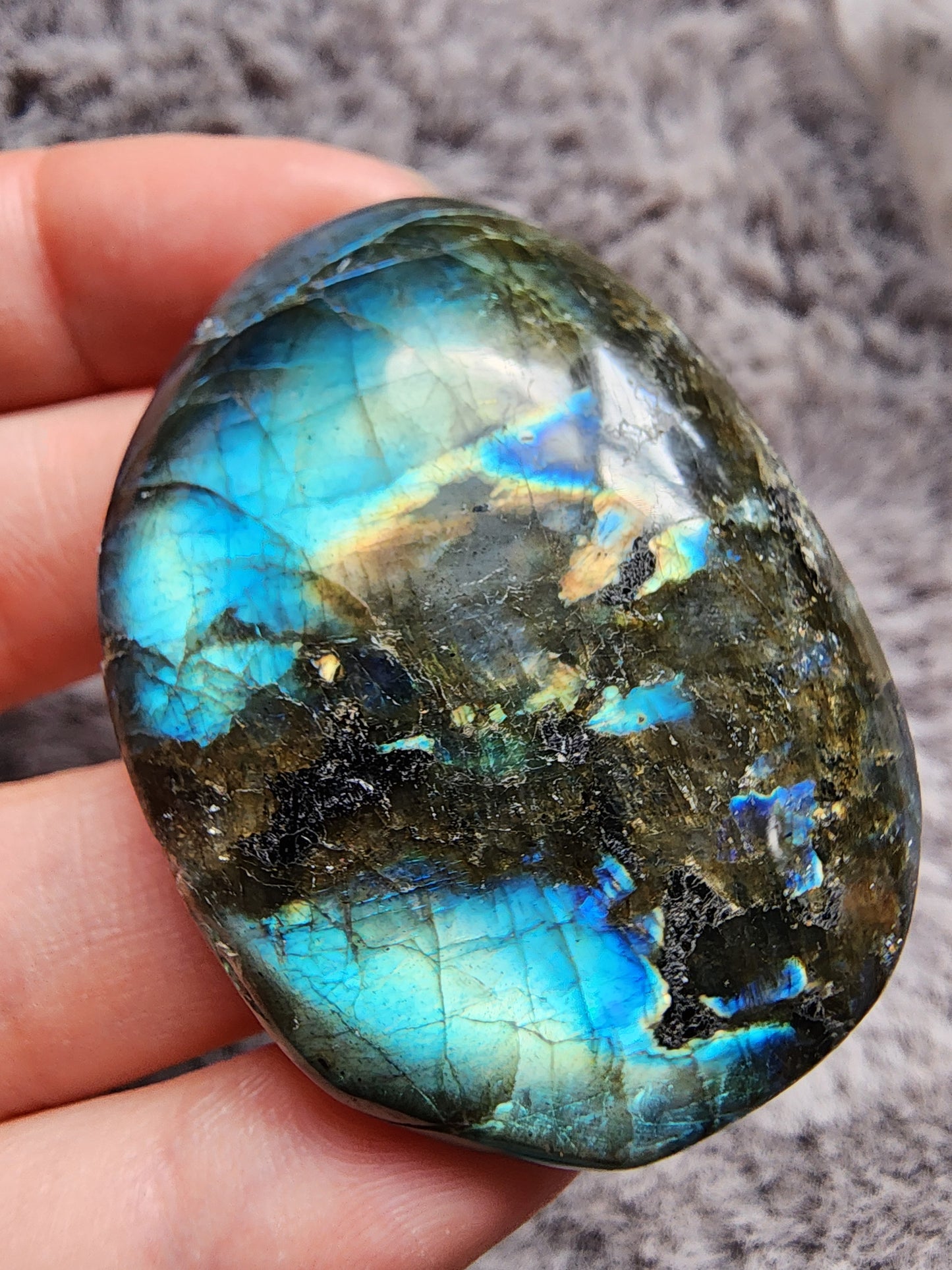 Labradorite Palmstone