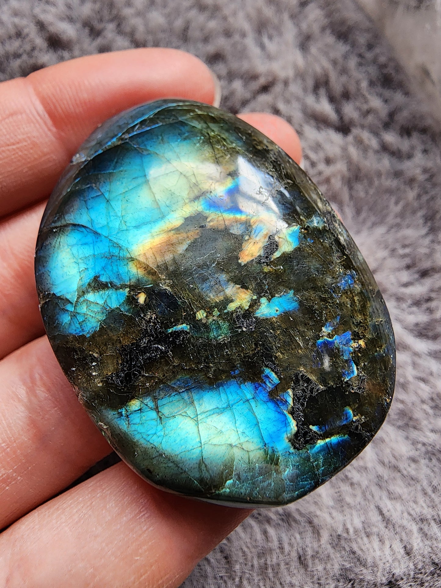 Labradorite Palmstone